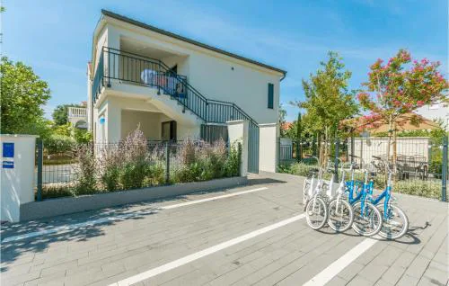 Amazing Apartment In Sukosan With Wifi