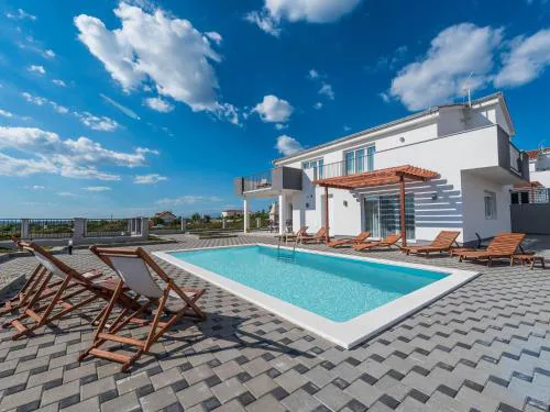 Comfort villa with swimming pool and terrace