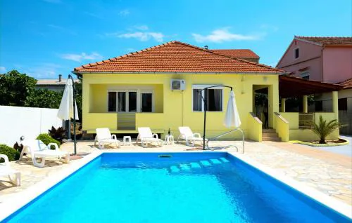 Family friendly house with a swimming pool Sukosan, Zadar - 19564