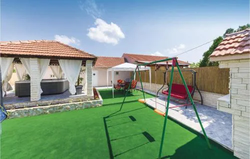 Two-Bedroom Holiday Home In Sukosan