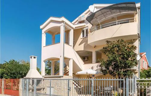 2 Bedroom Awesome Apartment In Bibinje