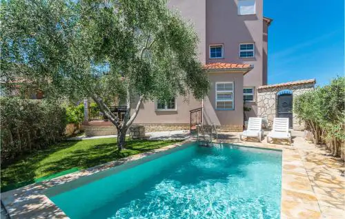 Amazing Home In Bibinje