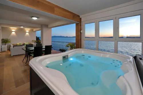 Aqua Cabana 1