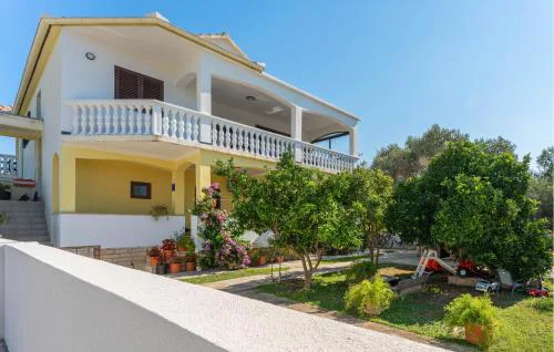 Cozy Apartment In Bibinje With Wifi