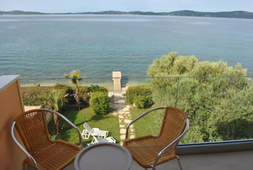 Direct Seafront Villa