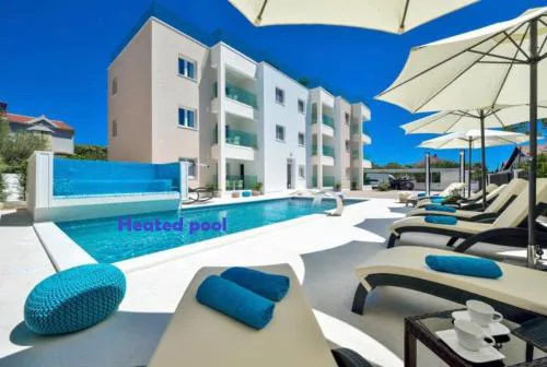 Luxury Apartment Arta-2 with heated pool and jacuzzi