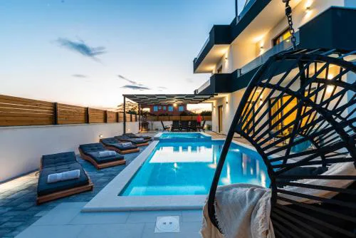 Luxury Villa JoMaNI with heated pool