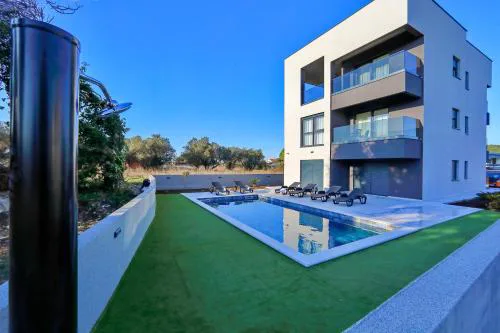 Sunny Oasis