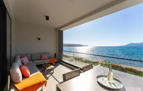 Gorgeous Apartment In Rovanjska