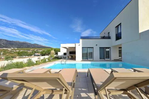 Villa Wave of love mit Meerblick, beheiztem Pool und direktem Strandzugang - familienfreundlich, 4 SZ, Rovanjska