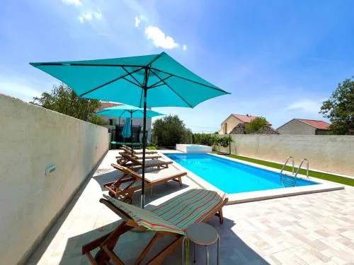 Stone & Sun Retreat with Private Pool