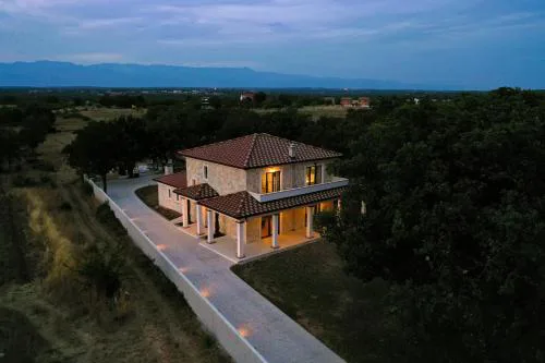Villa Pietro with a heated Saltwater pool