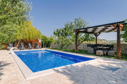 Apartment Ljubica with pool