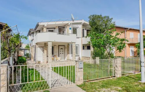 1 Bedroom Cozy Apartment In Nin