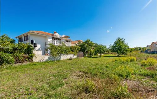 Amazing Apartment In Nin With Wifi