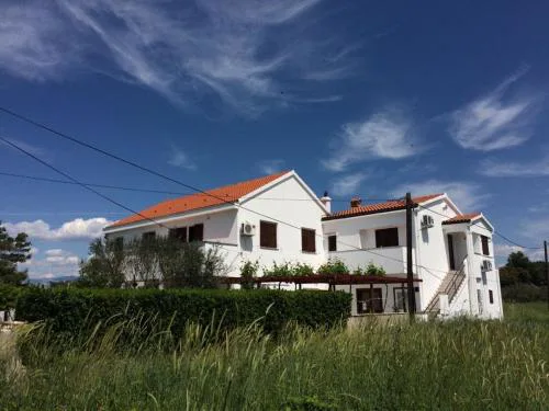 Apartments with parking space Nin, Zadar - 14044