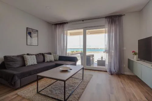 B & R Summer breeze apartments