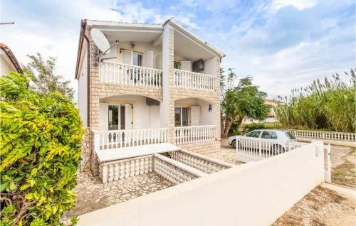 Beautiful Apartment In Nin With Wi-Fi