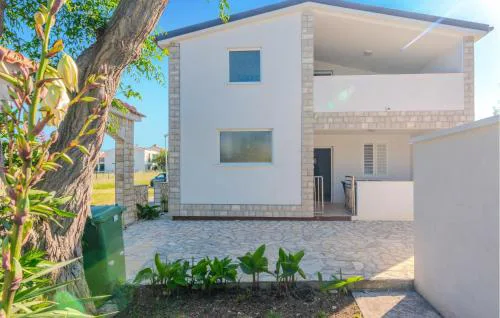 Stunning Apartment In Nin