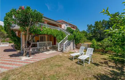 Two-Bedroom Apartment In Vir