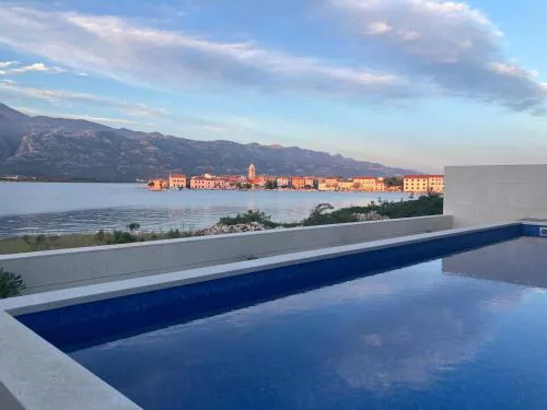 Luxury beachfront apartment with private pool, Vinjerac