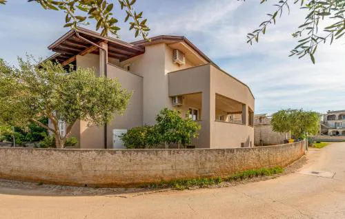 1 Bedroom Amazing Apartment In Vir