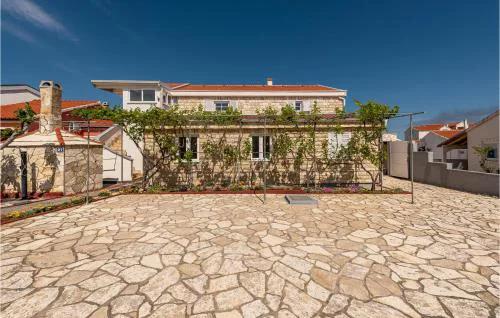 2 Bedroom Gorgeous Apartment In Vir