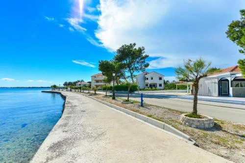 Apartments by the sea Vir - 18590