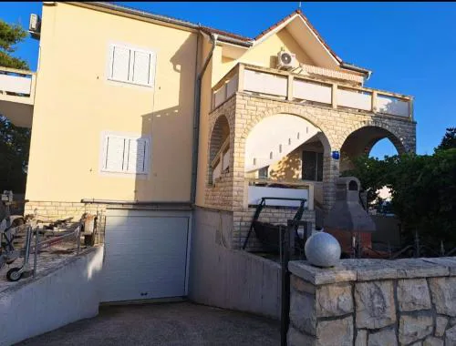 Apartments Maja-Vir