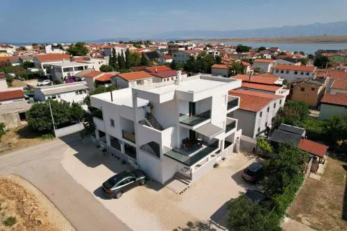 Apartments with parking spaces Vir - 12692