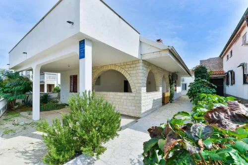 Apartments with parking spaces Vir - 18581