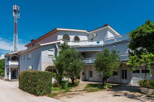 Apartments with a parking space Vir - 21523