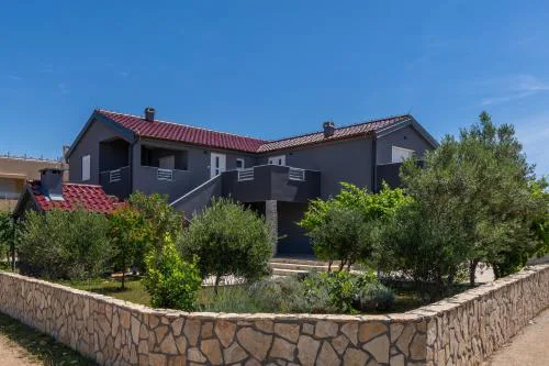 Apartments with a parking space Vir - 23333