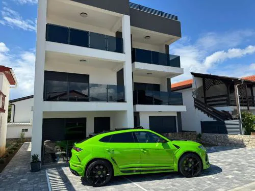 Apartments with a parking space Vir - 24072