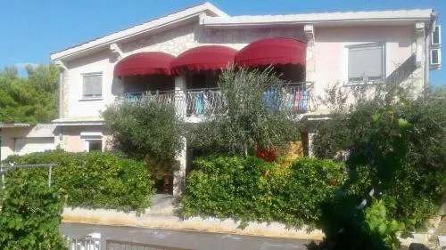 Apartments with a parking space Vir - 24289
