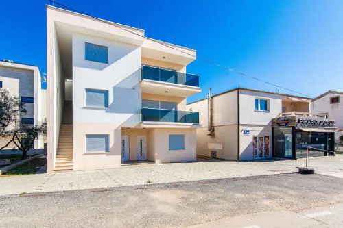 Apartments with a parking space Vir - 24331
