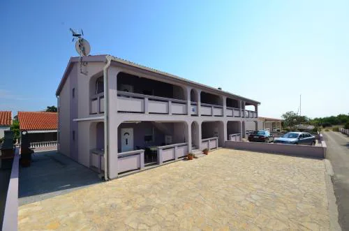 Apartments with parking spaces Vir - Kozjak, Vir - 18556