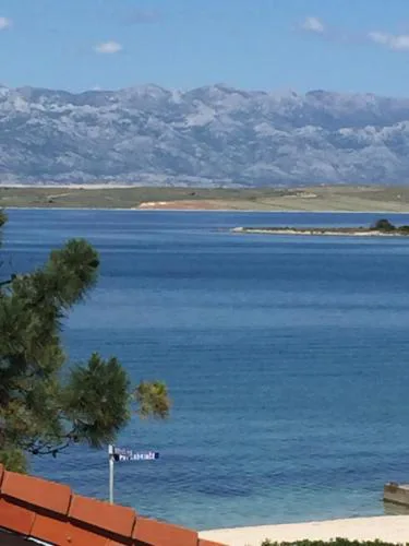 Di AdriA Island Vir