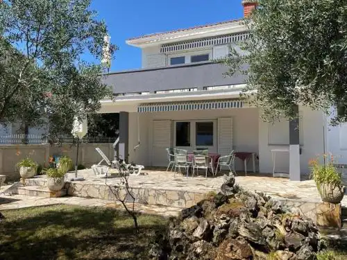 Erdgeschosswohnung mit Terrasse in Vir
