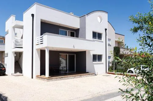 Station 22 - Brand new apartment with a terrace and private parking