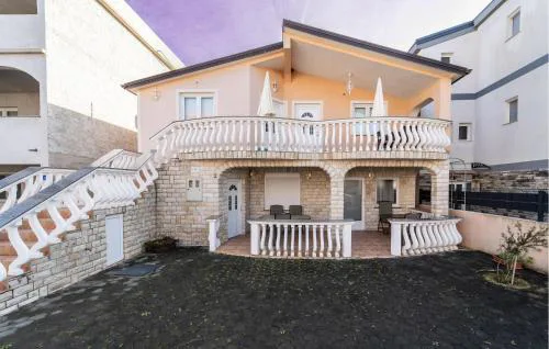 Stunning Apartment In Vir With Wifi