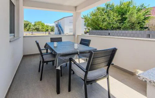 Stunning Apartment In Vir With Wifi