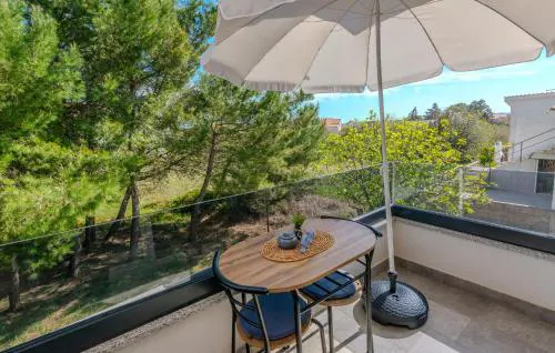 Stunning Apartment In Vir With Wifi