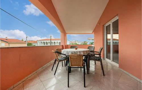 Two-Bedroom Apartment In Vir