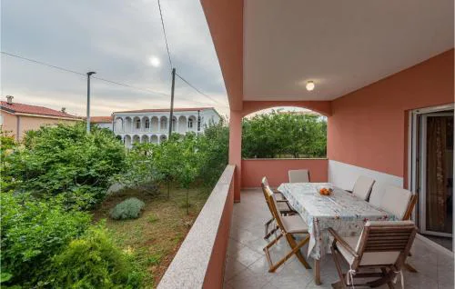 Two-Bedroom Apartment In Vir