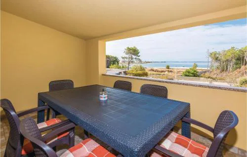Two-Bedroom Apartment In Vir