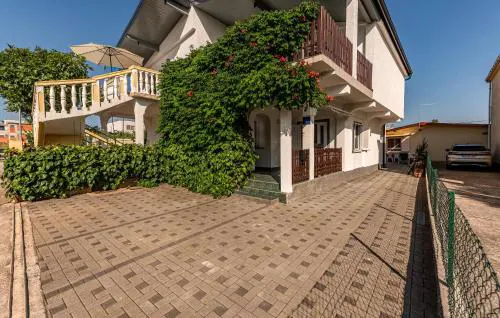 3 Bedroom Awesome Home In Vrsi