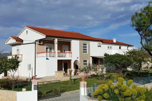 Apartments with parking space Vrsi, Zadar - 14211