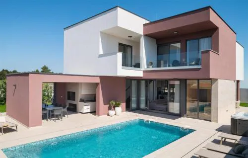 Gorgeous Home In Vrsi With Wifi