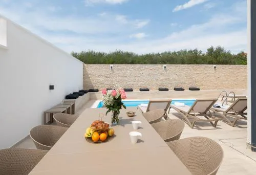 Villa Bellatrix 1 & 2 - two heated pools & jacuzzi